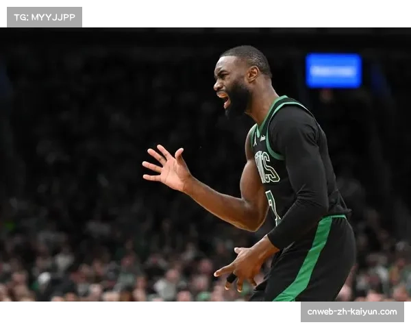 勇士外线防守锁链失效 绿军怀特防守正负值惊人让进攻陷入单打失误 勇士外线防守锁链失效 绿军怀特防守正负值惊人让进攻陷入单打失误